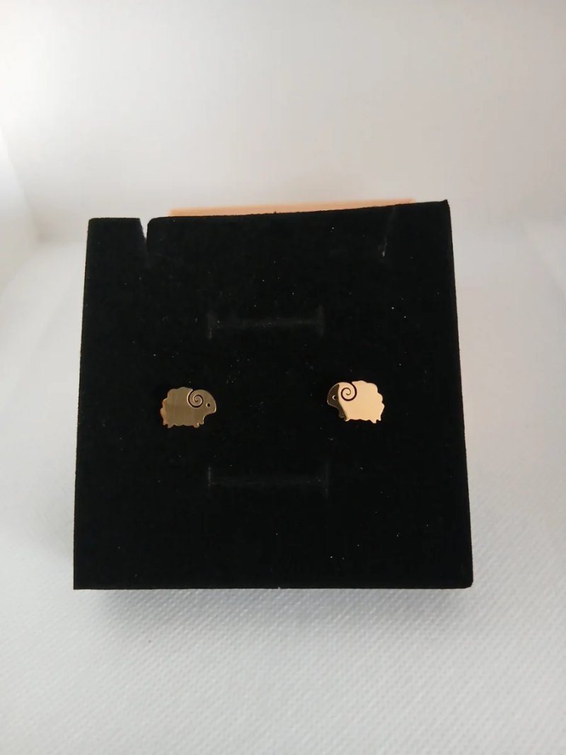 Aretes Ovejita Acero Dorado