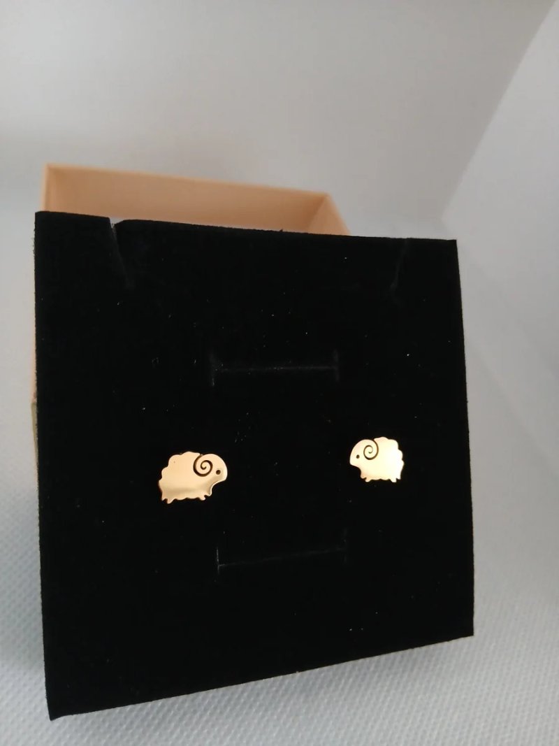 Aretes Ovejita Acero Dorado