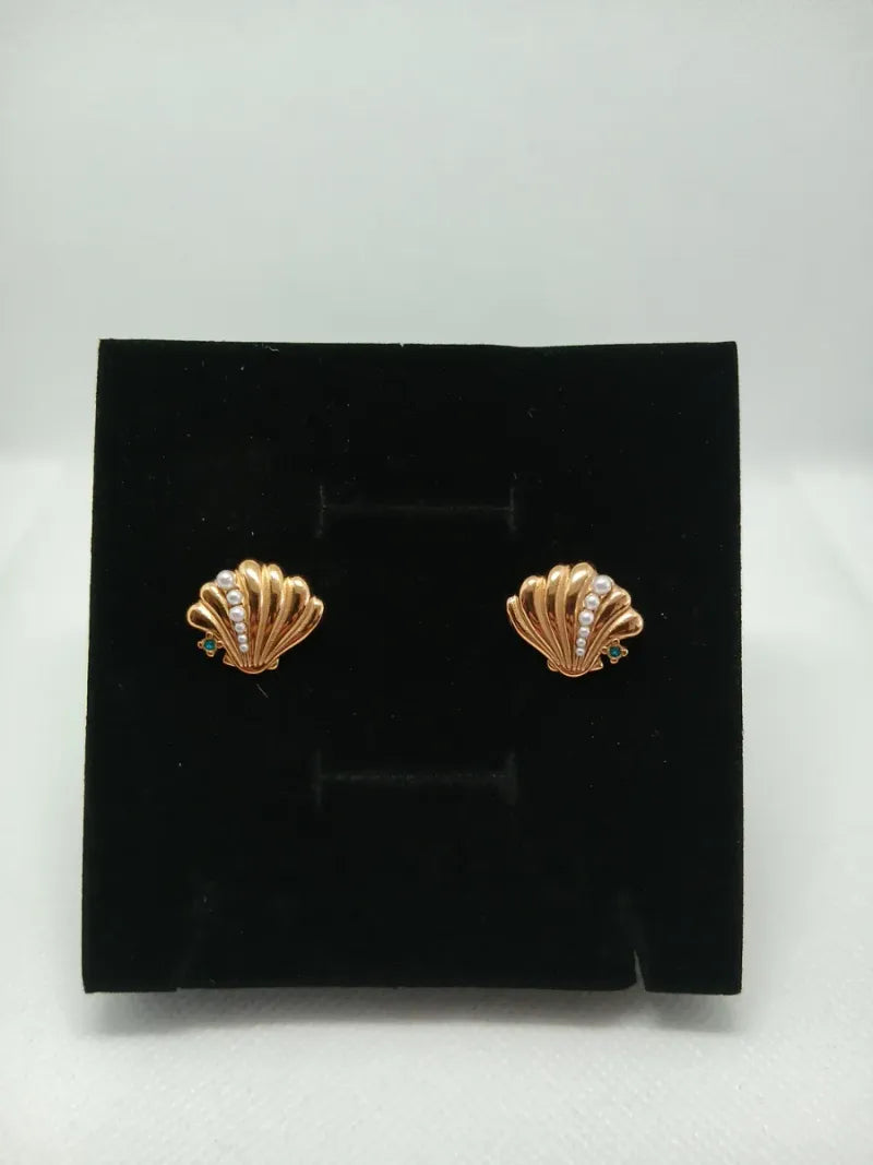 Pendientes Concha Acero Dorado y Perlas