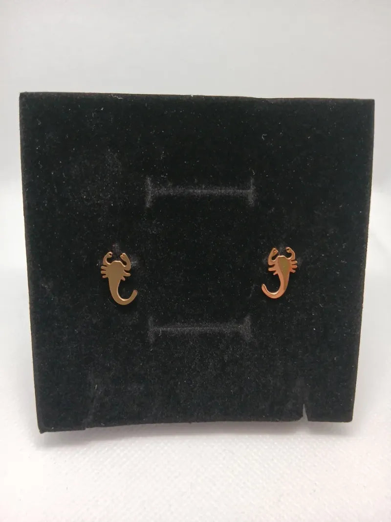 Aretes Escorpión Acero Dorado