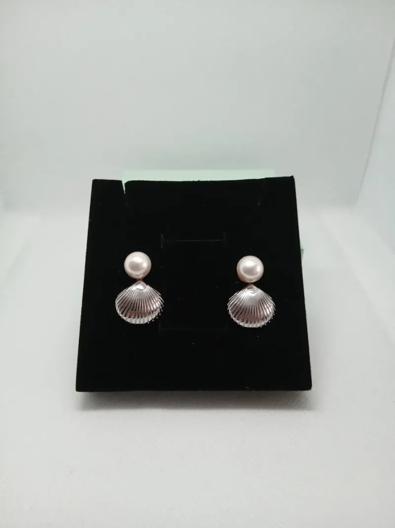 Pendientes concha y perla en acero plateado
