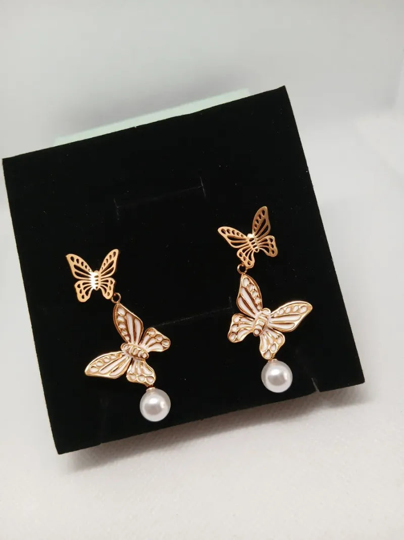 Aretes Mariposa Acero Dorado con Perla