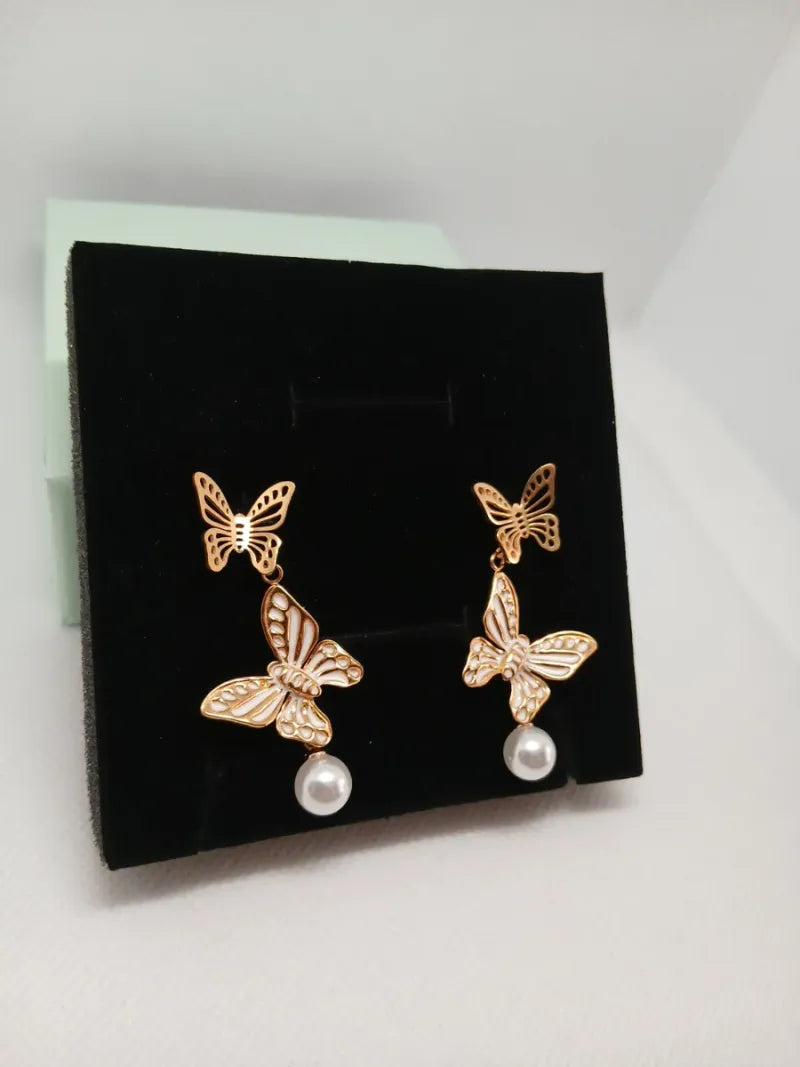 Aretes Mariposa Acero Dorado con Perla