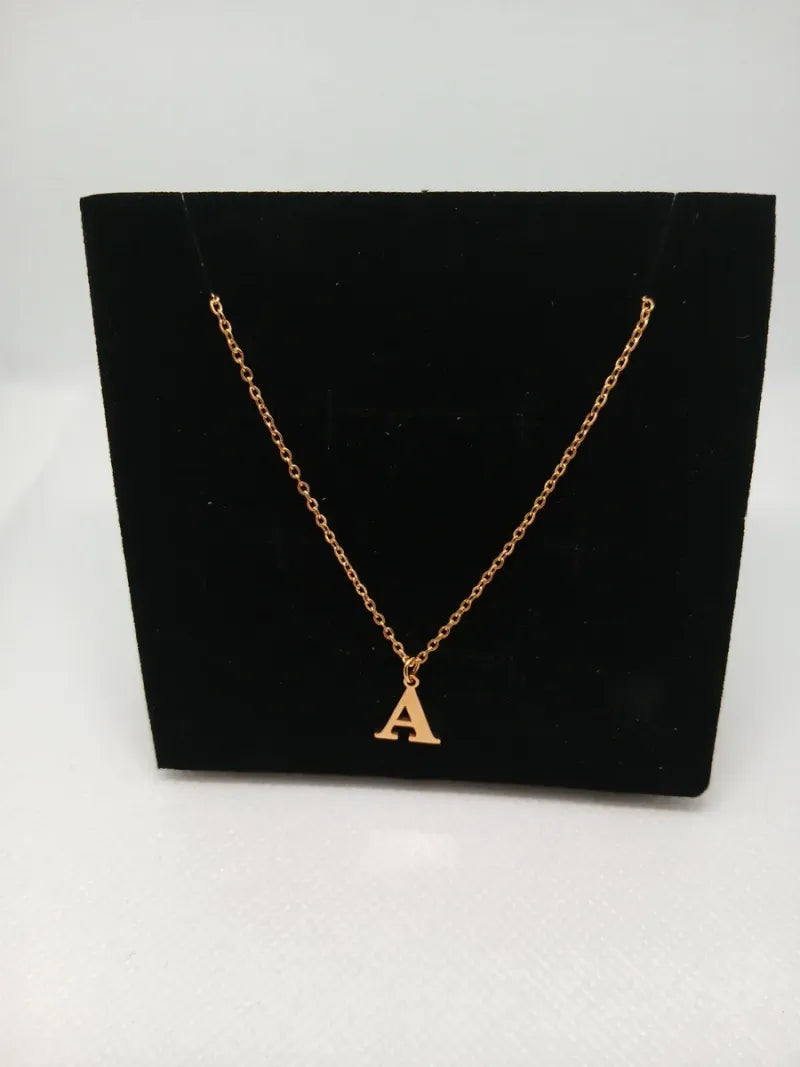 Cadena Corta Acero Dorado Letra Alfabeto