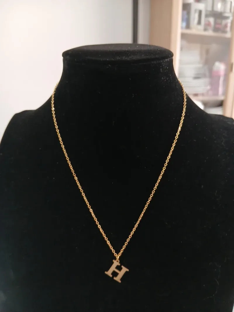 Cadena Corta Acero Dorado Letra Alfabeto