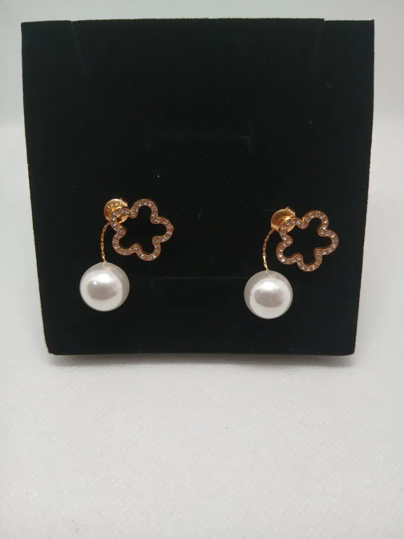 Aretes Flor Perla y Pedrería Acero Dorado