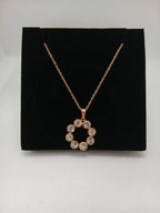 Cadena corta acero dorado con dije de piedras