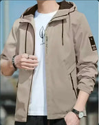 Chaqueta Beige Ligera con Capucha