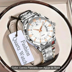 Reloj de Cuarzo Plateado con Detalles Rosas