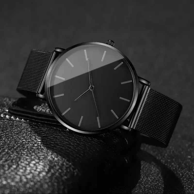 Reloj Minimalista Negro Diseño Circular