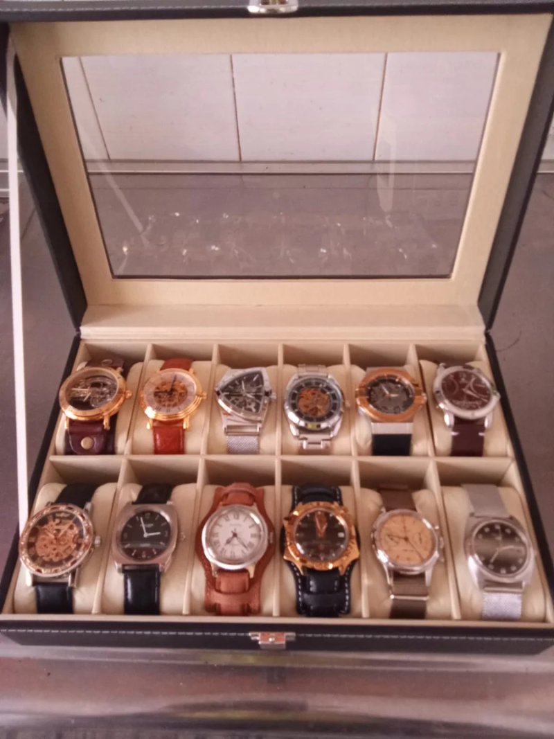 Caja Organizadora 12 Relojes Negra y Beige