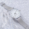 Reloj de pulsera plateado para mujer