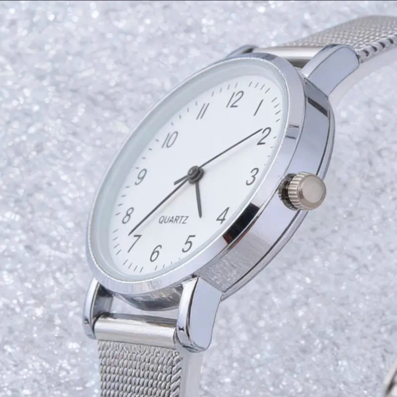 Reloj de pulsera plateado para mujer