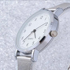 Reloj de pulsera plateado para mujer