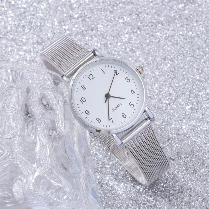 Reloj de pulsera plateado para mujer