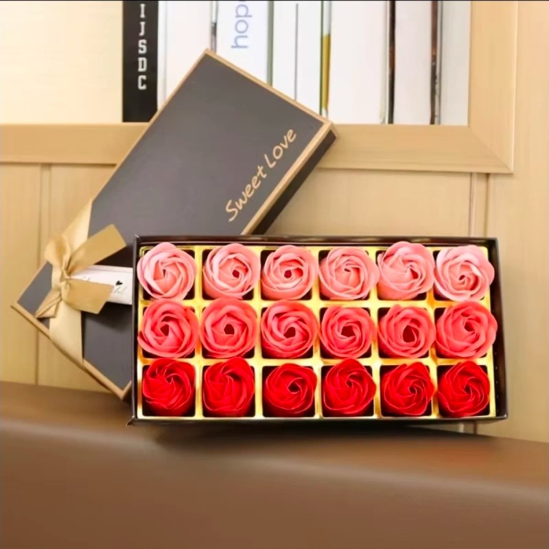 Caja de Regalo de  18 Hermosas Rosas Artificiales