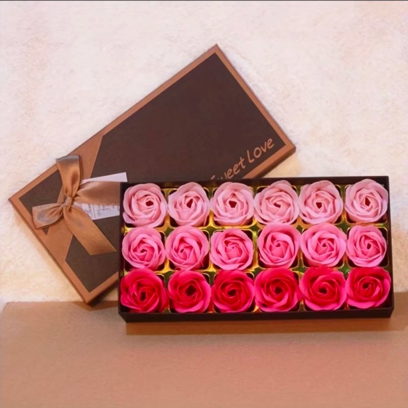 Caja de Regalo de  18 Hermosas Rosas Artificiales